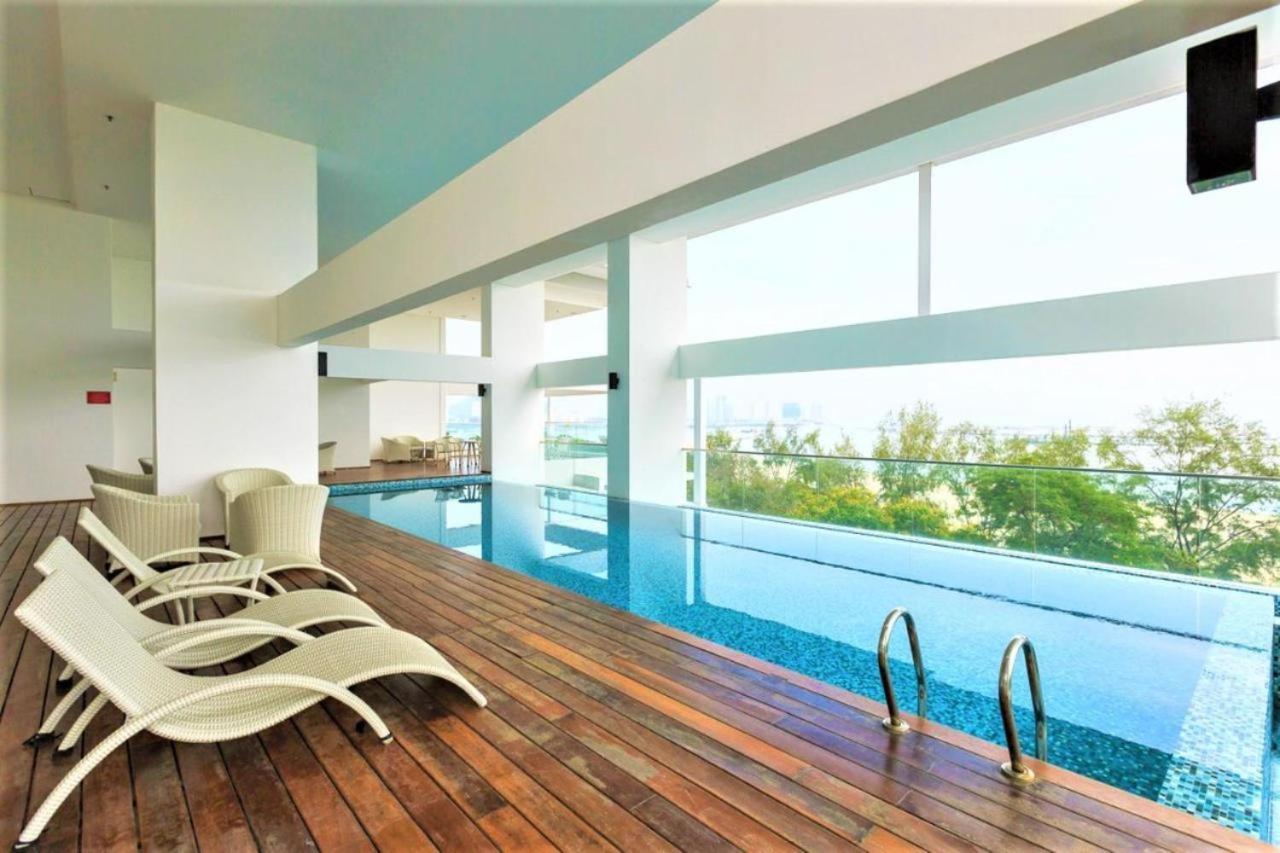 Sunrise Gurney Premium Executive City/Seafront Suite - Penang Джорджтаун Екстер'єр фото