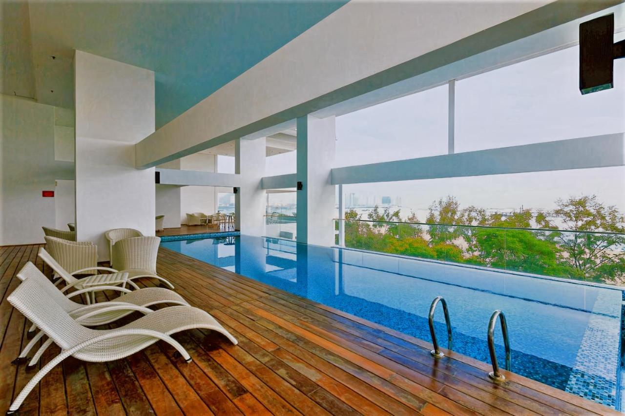 Sunrise Gurney Premium Executive City/Seafront Suite - Penang Джорджтаун Екстер'єр фото